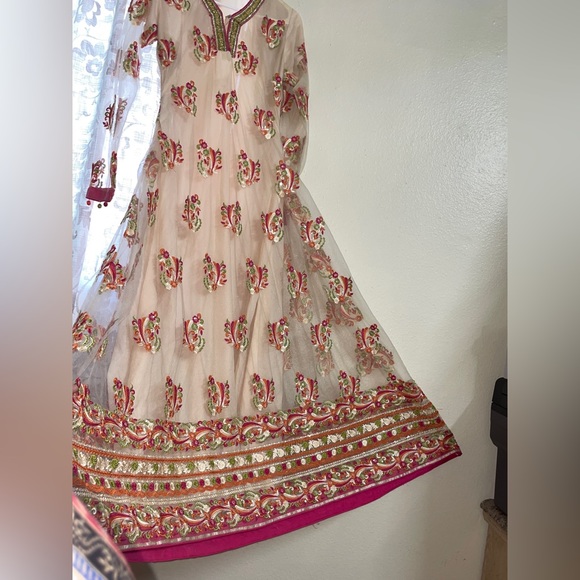 Indian/pakistani 2pc embroidered dress - Picture 17 of 17